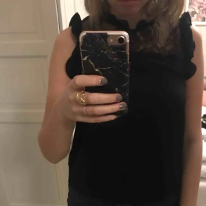  - Fin svart topp ifrån Zara. Använd fåtal gånger. Fraktar eller möts upp i Stockholm