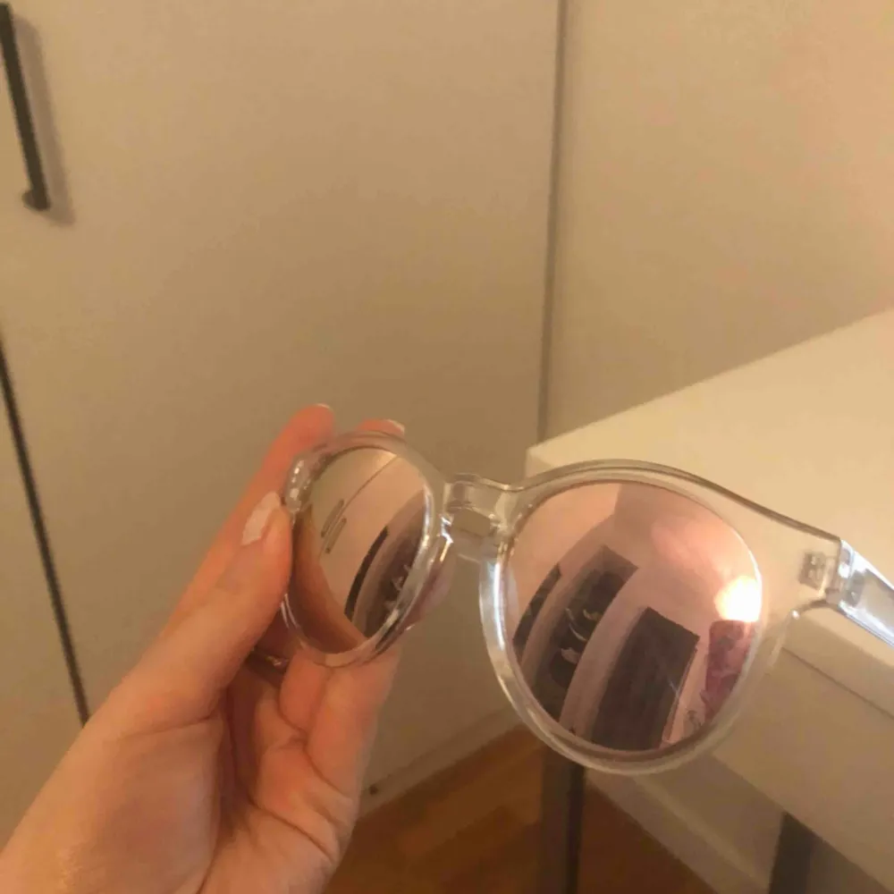 snygga solglasögon!! Kommer aldrig till användning längre :-/ . Accessoarer.