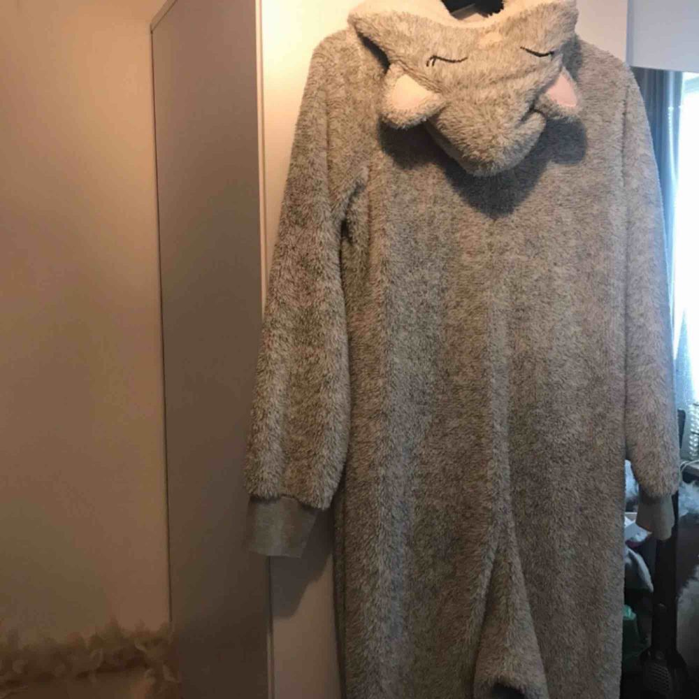 Jättemysig byxdress för att ha hemma 😍 Använd få gånger. Frakt:115:-. Övrigt.
