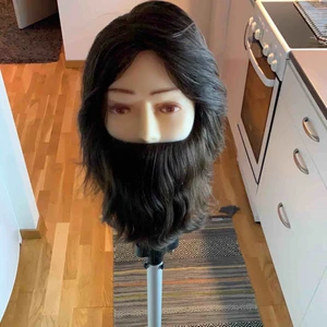  - frisör docka för utbildning för att öva på hår och skägg.  säljer det med specialstativ.  riktigt hår.  kan säljas separat. Huvud eller stativ.  