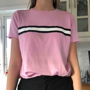  - T-shirt från Gina Tricot. Köparen står för frakt🥰