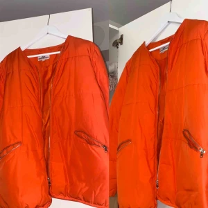  - Köpt jackan från London. Priset kan diskuteras vid snabb affär. 