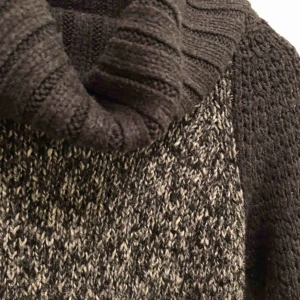  - 🧶Varm & stickad polotröja 🧶 Storlek Xs Fin skick, knappt använd  55 kr  📮Kan skickas mot fraktkostnad 🚫Djurfritt och rökfritt hem