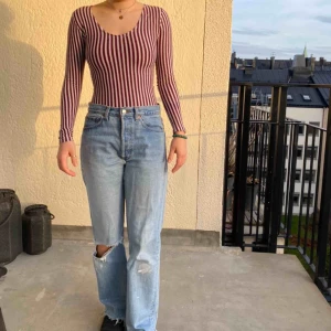  - Supersöt randig body!!! Kan mötas på söder annars står köparen för frakt💕🥰