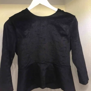  - Jättesnygg fintröja! Helt oanvänd. Kontakta för bilder på eller frågor :)