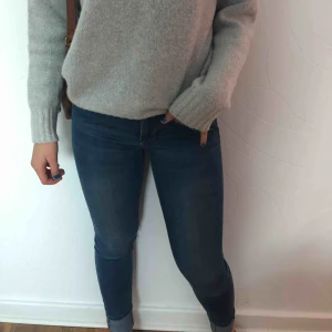  - Hm jeans. Användes 3 gånger tills jag växte ur dem😊 Passar 34/36