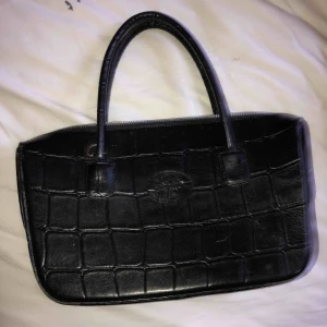 - En äkta mulberry vintage väska, har fått den av mamma men använder inte så säljer den så den hittar ett nytt hem där den kan användas mer <3