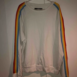  - Jätteskön tröja från Bikbok