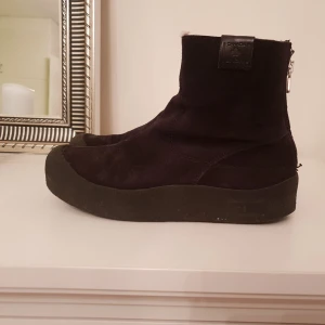  - Canada snow skor i fint skick. Sparsamt använda och super varma. 