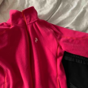  - Peak performance fleece i jättebra skick och kvalitet! Prisvärd!!!💞säljes pga att den blivit för liten för mig:(