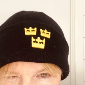  - Varm,skön och galet patriotisk. Mössan...