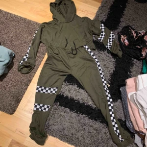  - En set dress mjukis tröjan är en kort Model jättefin men aldrig använd 