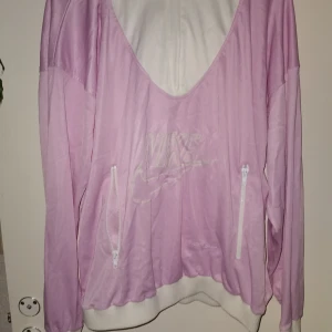  - Orginal från Nike. Vintage från 80 talet Skickas inom 5 dagar efter mottagen betalning. När varan skickas så skickar jag bild till köparen på kvitto Köparen står för fraktkostnad 