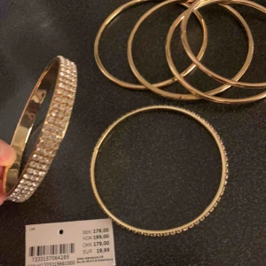 - Armband Helt ny aldrig använd köpte för 179kr från Glitter 