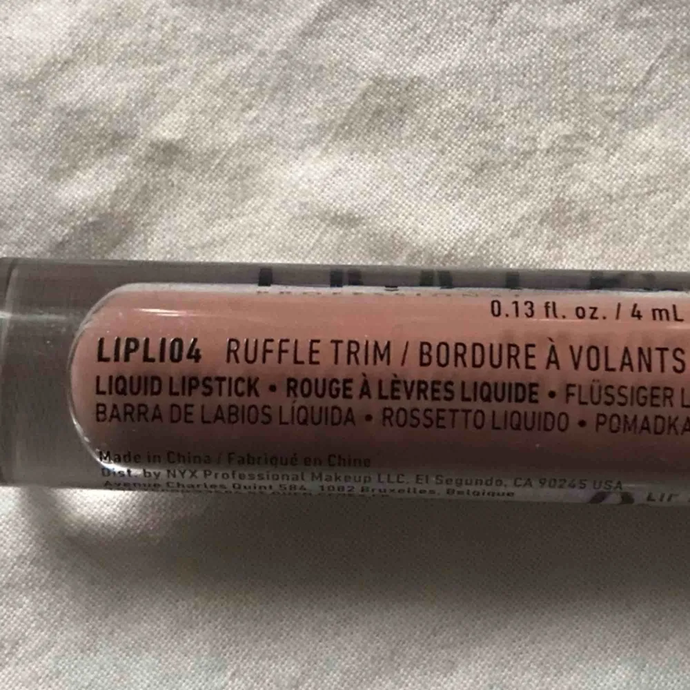 Liquid lipstick från nyx i färgen ruffle trim, aldrig använd endast swatchad😊😊. Övrigt.