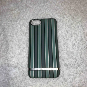  - Richmond & Finch skal med silverdetaljer