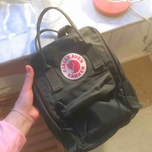  - Jättefin kånken mini som tyvärr inte kommer till användning. ☹️