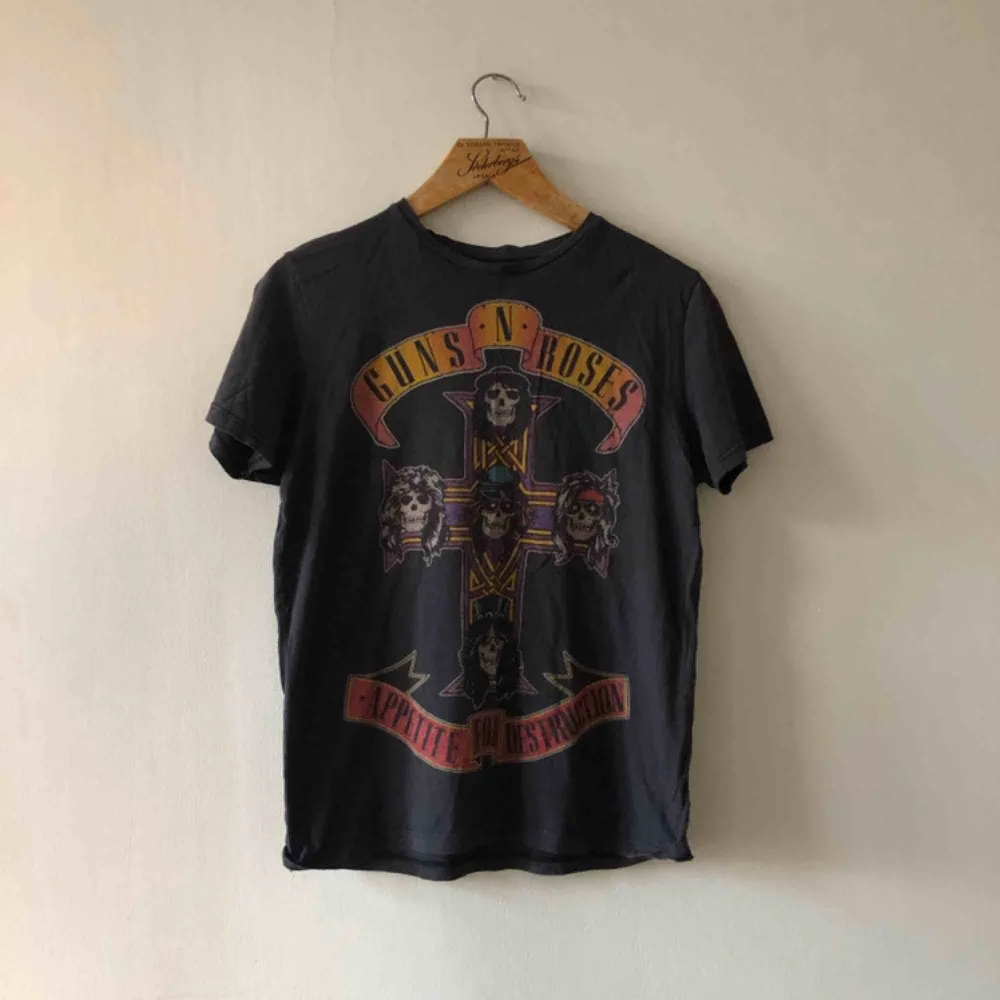 Guns N Roses - Kan hämtas i Uppsala eller skickas mot fraktkostnad . T-shirts.