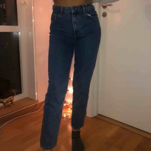  - Momjeans från Zara. Helt oanvända då jag köpte en för liten storlek. Köparen står för frakt!❤️