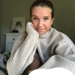 Stickad tröja från H&M  - Beige stickad tröja från h&m!🌞🌞🌞 storlek XS