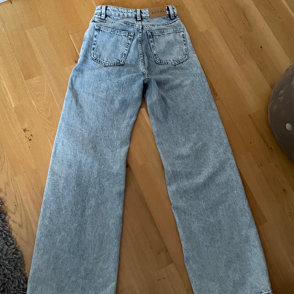 Monki jeans, är i storlek 26. Säljer pga beställde i för stor storlek. Jeansen är endast provade och aldrig använda! Frakt kan diskuteras. Jeans & Byxor.