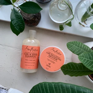 Smoothie och schampoo - Säljer då de inte passar mitt hår och känns onödigt att slänga 🌼 schampot använt kanske 4 tvättar och smoothin kanske 2 gånger. schampot kostade 135 och smoothie 150🌿 frakt tillkommer på 60kr