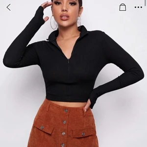 🖤 tröja - Helt ny men kommer tyvärr inte till användning. 