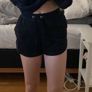 Mjukis shorts  - Mysiga shorts. Säljer för att dem är förstora på mig! Dem är i väldigt bra skick💞