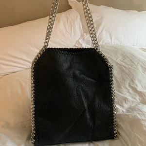 Väska - Fin väska i bra skick, använd ett fåtal gånger 