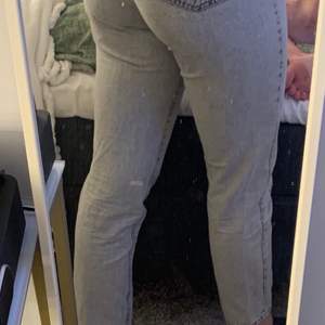 Super snygga jeans från Gina tricot men tyvärr för korta i benen (min kompis är moddel) säljer för 100kr om de är några frågor bara till att skicka till mig💖