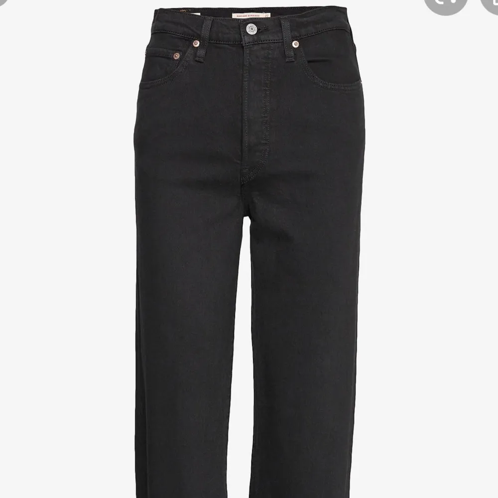 Levis jeans, säljer pga att de är för små för mig. Nypris 1199.. Jeans & Byxor.
