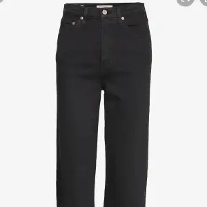 Levis jeans, säljer pga att de är för små för mig. Nypris 1199.