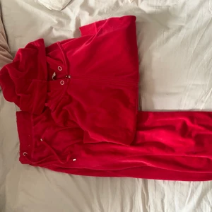 Mjukisdress cubus  - Säljer detta mjukis settet från Cubus i velour. Båda delar i storlek M