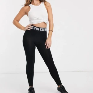 Calvin Klein leggings strl S - Aldrig använt pågrund av för liten, nyskick.