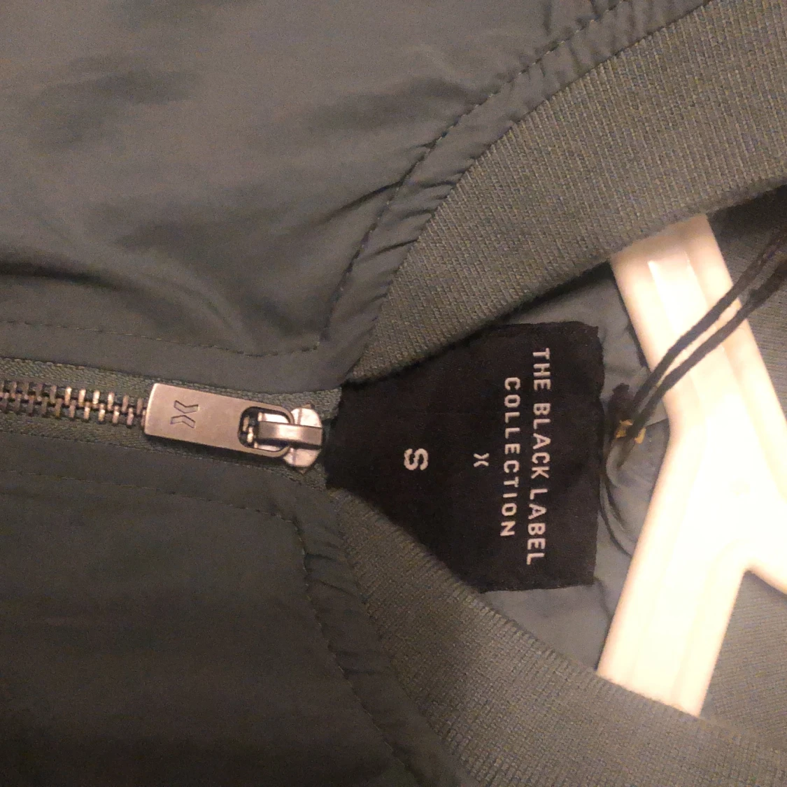 Tunn bomberjacka grön