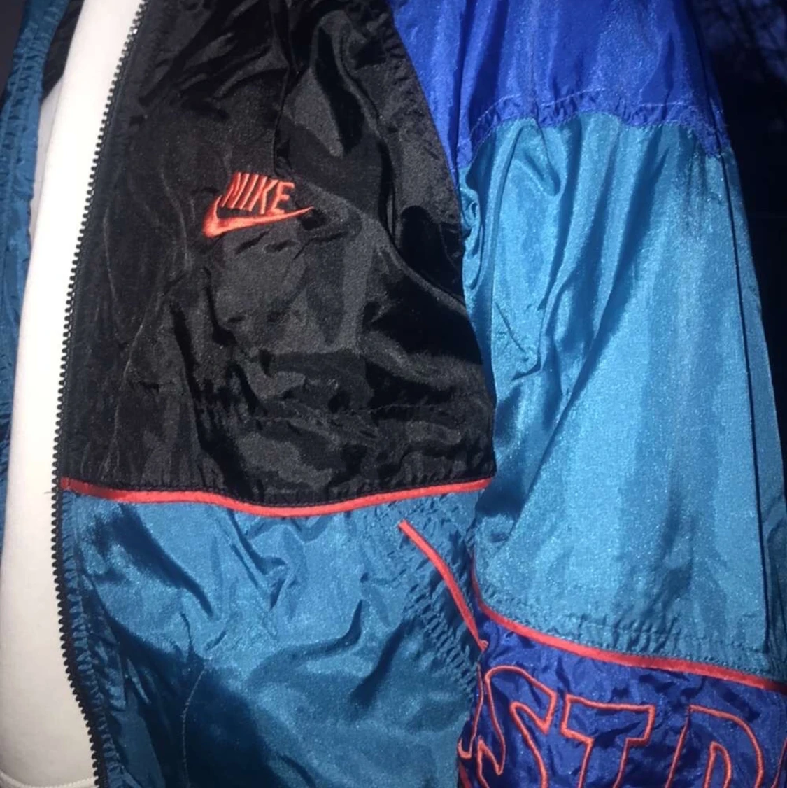 Tunn ”vindjacka” från Nike - 91