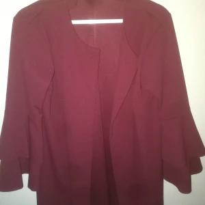 Missay blus - Mycket fin blus från missay passar både till ett par jeans eller en kostymbyxa😊 väldigt fint skick. 