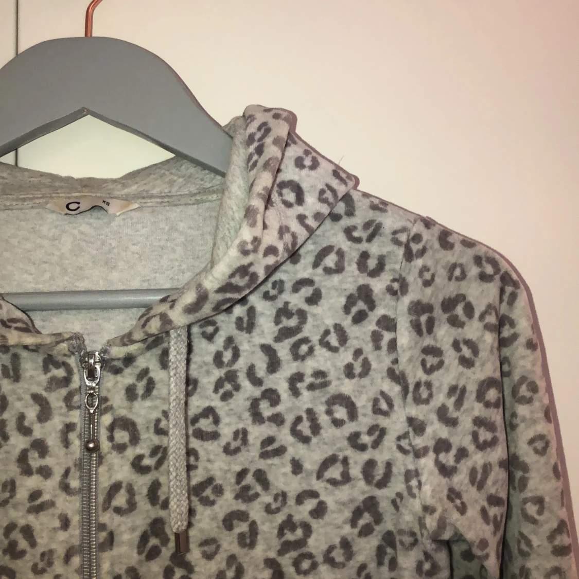 Huvtröja leopard  - 91