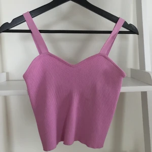 Rosa Zara croptop/magtröja  - Super fin, rosa croptop/magtröja från Zara, i storlek S💓