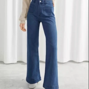  & Other stories jeans strlk 26 - Knabbt använda, köpta för ca 3 månader sen och är helt slut sålda i butik