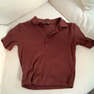 Croppad brun piké  - Jättefin tröja från zara som inte använts så mycket, inga fläckar eller täcken på användning❤️