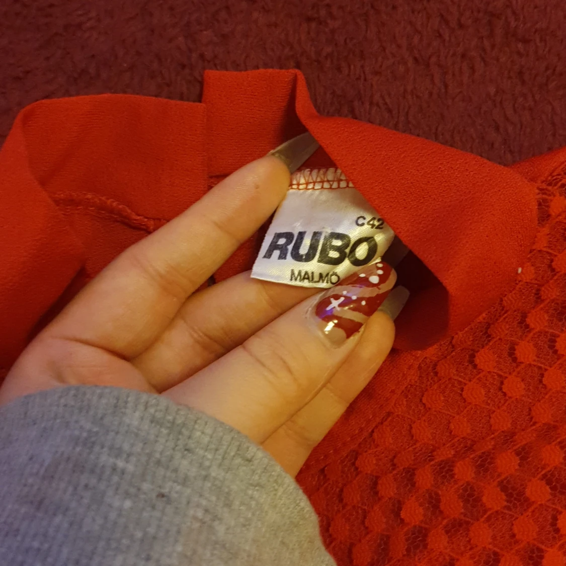 Röd blus strl M - 91