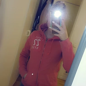 Hollister kofta - Inga fel, står strl M men är mer som en S