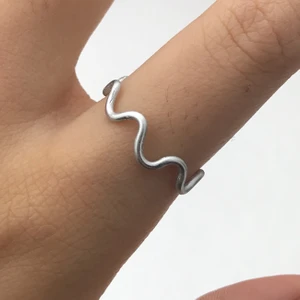 Ring - Säljer en fin silvrig ring💖 Justerbar och köparen står för frakten 