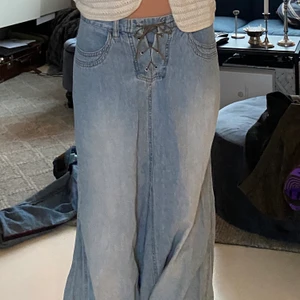 2000s kjol - En kjol mycket varm så man kan ha den på vintern också väldigt bekväm och bra skick använd en gång