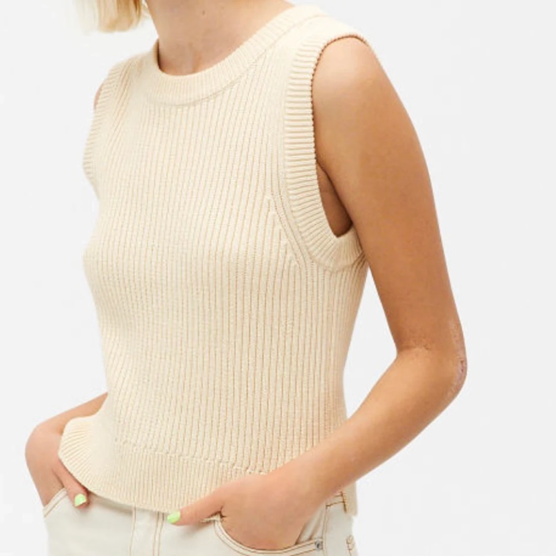 Beige väst från Monki