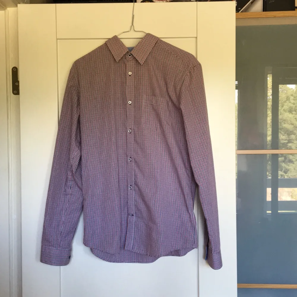 Knappt använd selio skjorta i storlek M custom fit. Skjortor.