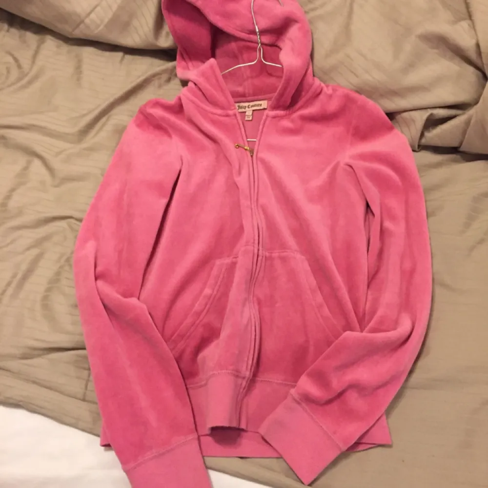 Size M in the PINK and S in the black . Hoodies.