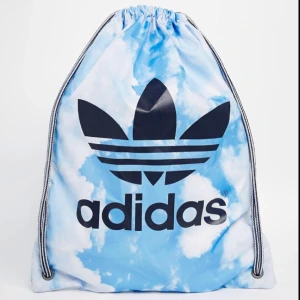  - Helt ny gympapåse från adidas!!☁️☁️⛅️ eventuell frakt betalas av köparen❤️✨