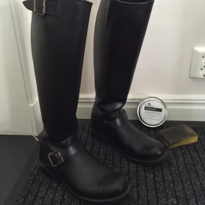  - Använda ca 5 ggr, super snygga skor nu till höst/vinter!